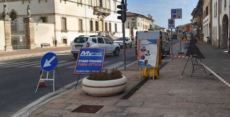 LAVORI IN CORSO A MOZZECANE PER COLLEGARE ALLA FIBRA OTTICA DI MYNET SEDI ISTITUZIONALI E AZIENDE